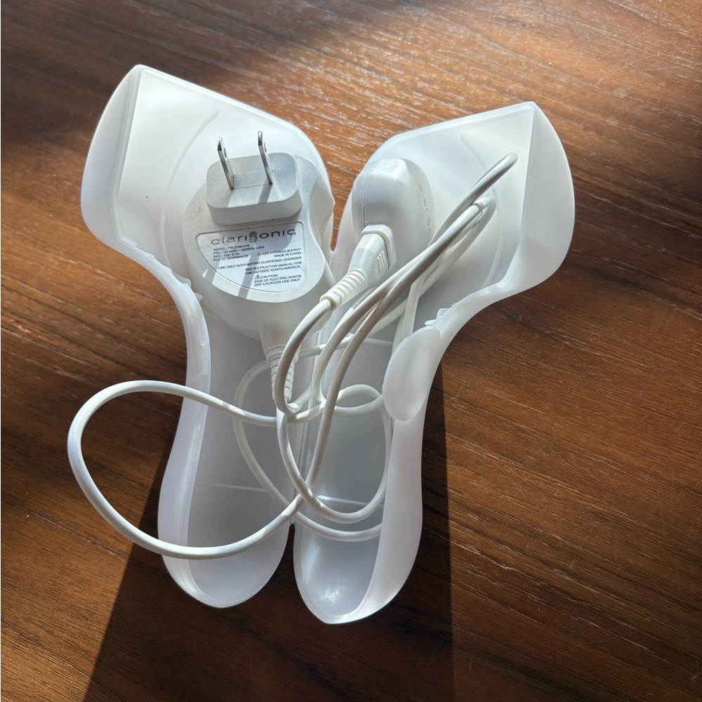 🫧FREE* CLARISONIC // Case and Charging Cord